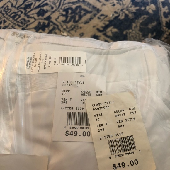 Size 10 Ivory Wedding Dress. New with Tags - Picture 8 of 8